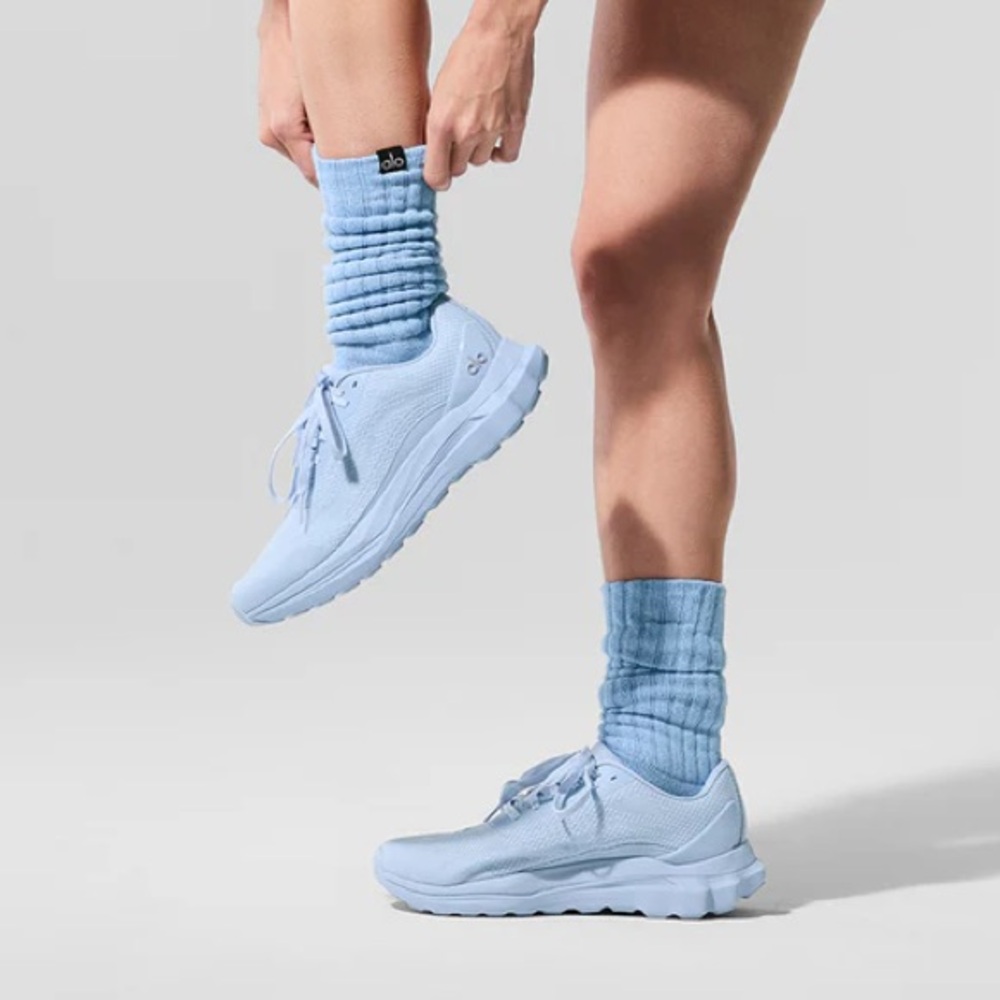 Alo Yoga Unisex Scrunch Sock In Seashell Blue - Picture 2 of 3